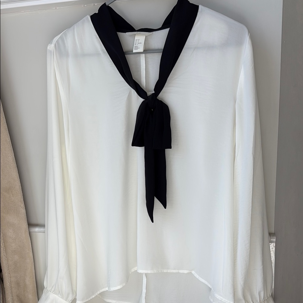 Elegant H&M White Blouse with Black Tie